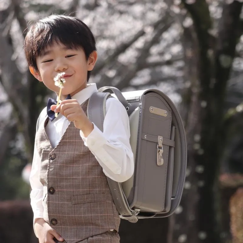 くすみカラーのランドセルは人気！色の種類や気になる疑問を紹介